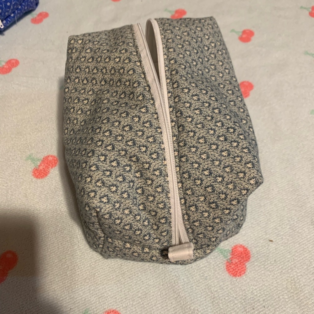 Charming Patchwork Travel Pouch - image 3